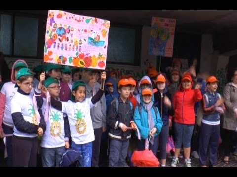 Napoli - 1600 bambini marciano per la pace (21.05.15)