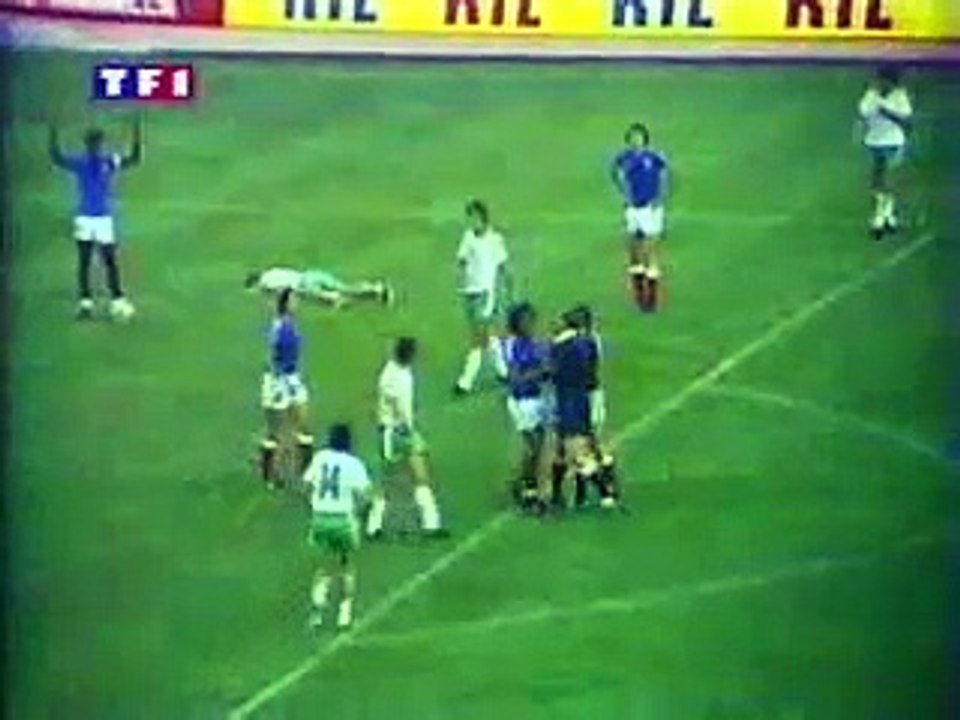 Thierry Roland insulte l'arbitre (1978)