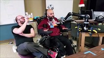 Un tétraplégique contrôle un bras artificiel par la pensée