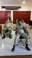 Haha Army walay fun karty huway