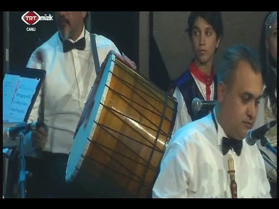 Emine KOÇ-Kar mı yağmış yüce dağlar başına-Şef:Ömer Hayri UZUN