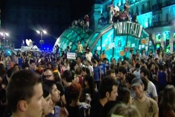 El 15M mantiene su concentración con un grito mudo