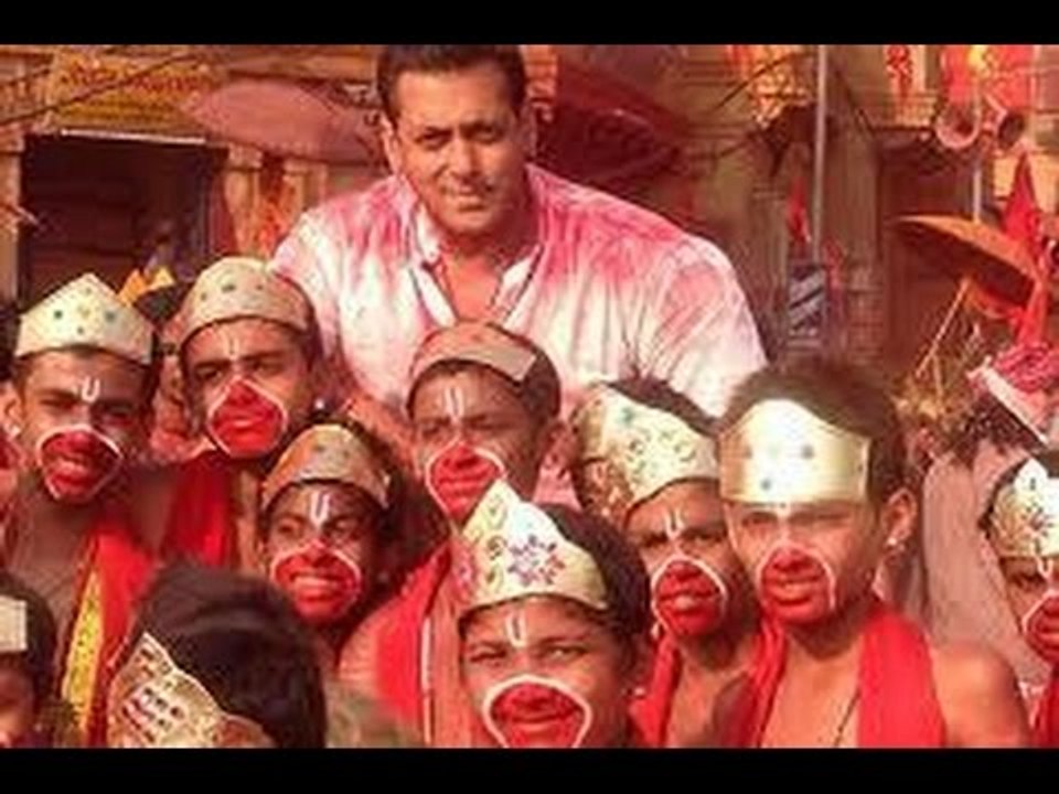 Salman Khan's Bajrangi Bhaijaan Not Delayed, Will Release on Eid: Kabir Khan