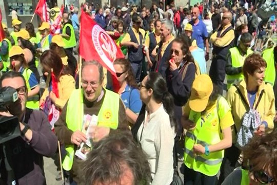 Sindicatos exigen a Correos un convenio digno