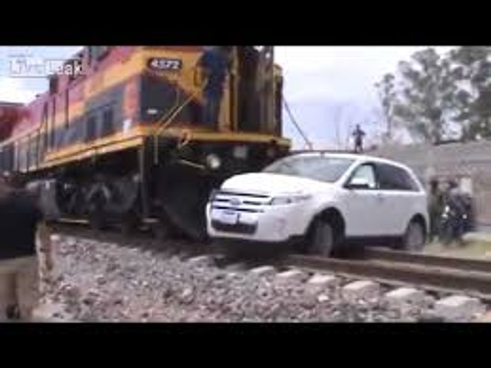 Train Crashed into Ford - Live Footage.!!!