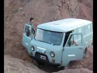 Download Video: UAZ 3741 ( UAZ 452 Furgon ) Argentina 4x4 (no UAZ 469) БУХАНКА -Primer Escalon-