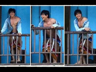 Shah Rukh Khan In A Towel With Quirky Expressions
