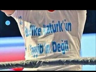 'Bu ülke Atatürk’ün, Tayyip’in değil' yazılı tişörtle ringe çıkan Ünsal Arık Dünya şampiyonu