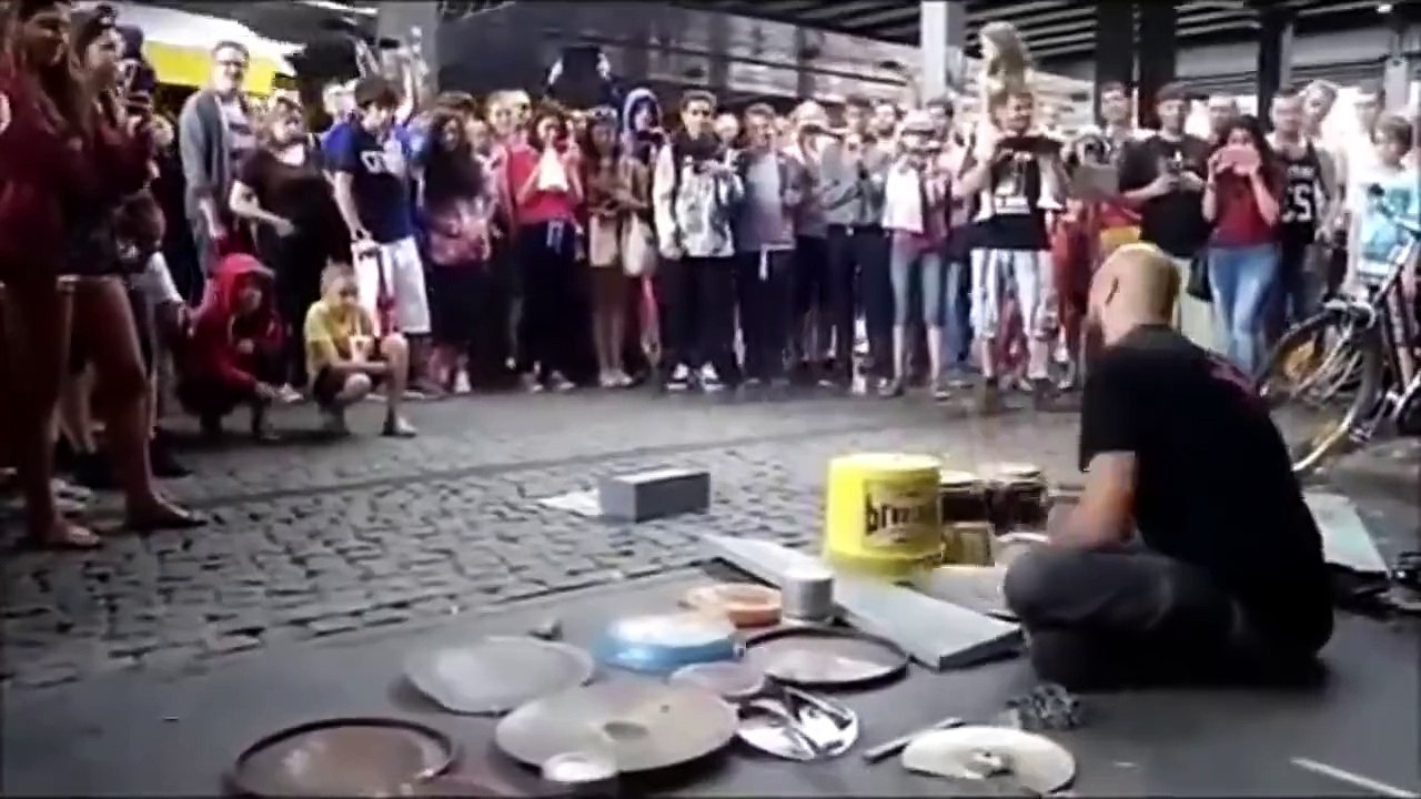 Aşmış sokak davulcusu