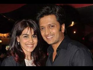 Riteish Deshmukh Proposes to Wife Genelia, Again!
