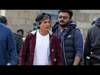 Shah Rukh Khan Shoots for Fan Despite Injury