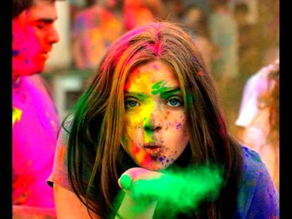 Bollywood Stars Wish Happy Holi