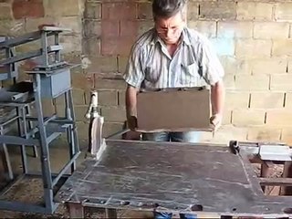 Maquina de hacer bloques tipo pison.wmv