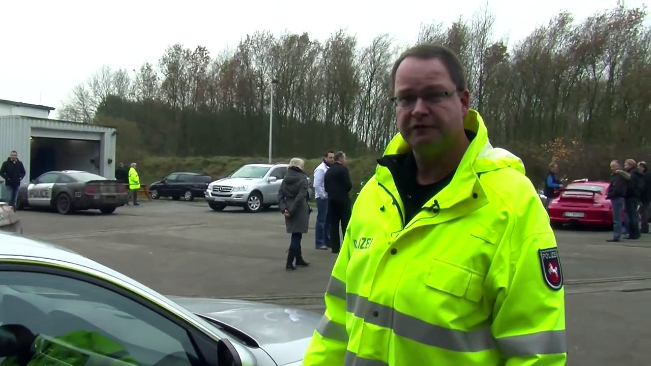 Autobahnpolizei BMW mit Kamera Blitzer gegen Raser auf der Autobahn - PPP Police Pilot System