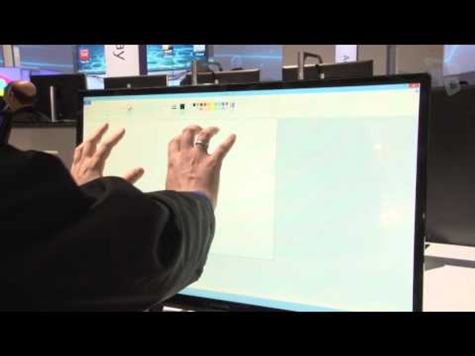 Samsung Series 7 Touch Monitor permite inclinação para mais conforto [CES 2013] - Tecmundo