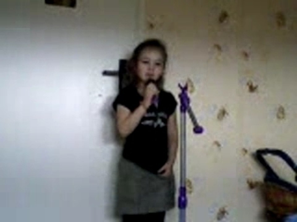 Theane chante
