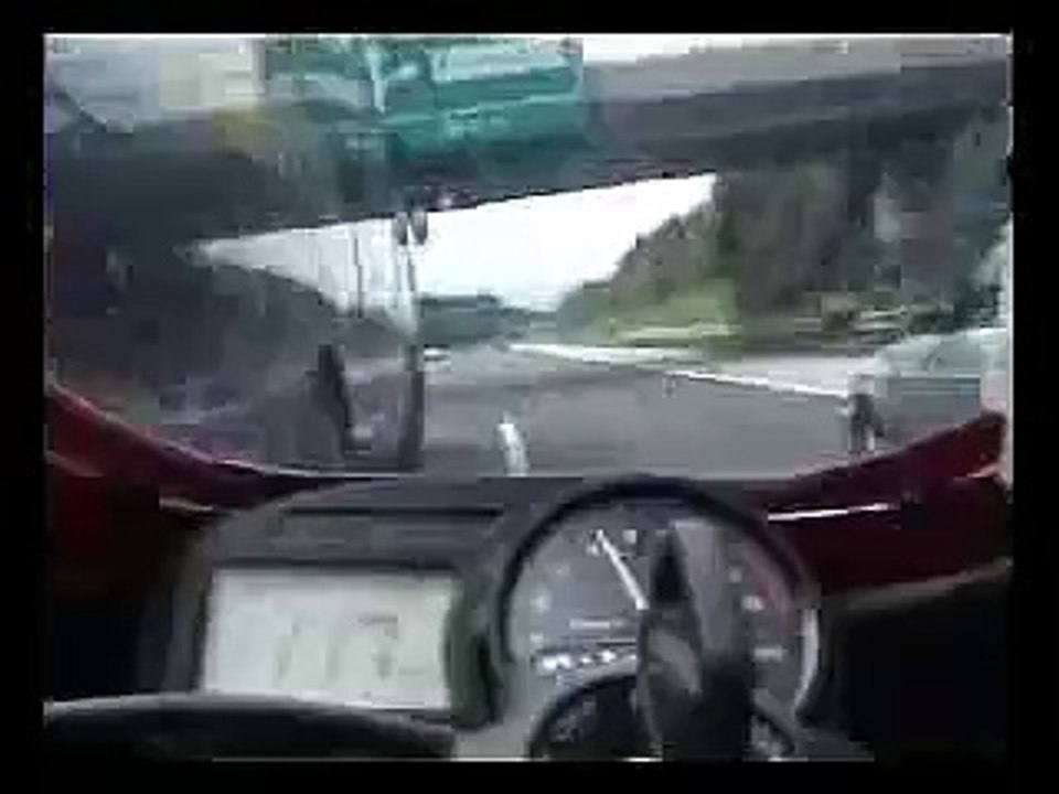 HONDA CBR 900 RR  299 KPH  (GERMANY)