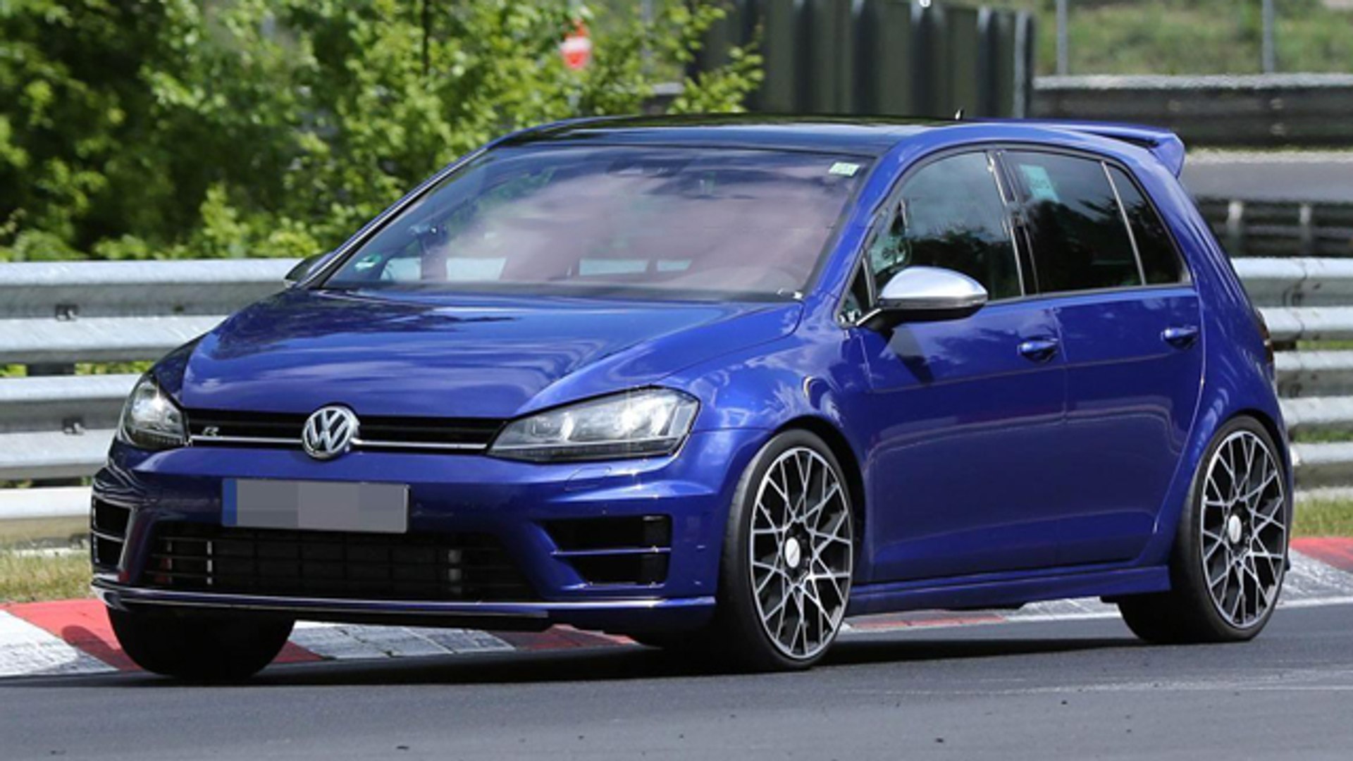Volkswagen Golf R420 Spotted For The First Time - video Dailymotion