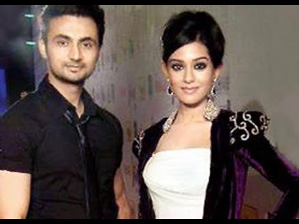 Has Amrita Rao Secretly Tied the Knot With RJ Anmol - BT