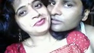 Paki Married Wife Hot Kissing 2015 scandal (MUST WATCH)