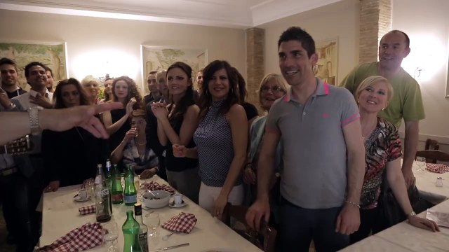 Flavio Insinna a cena con i concorrenti di Affari Tuoi