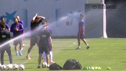 Barcelona man Pedro nutmegs the crap out of Douglas and everyone laughs at him!