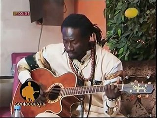 Émotion: CARLOU D rend hommage à sa mère disparue