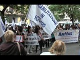 Napoli - Chiusura centri per disabili, la protesta delle mamme (22.05.15)