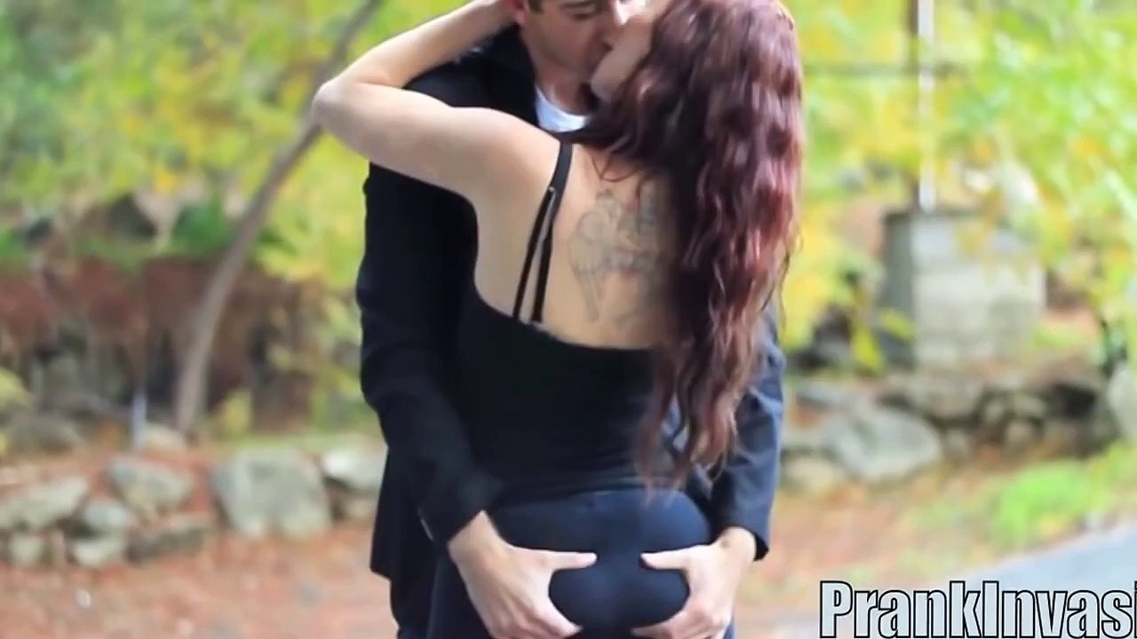 Kissing Prank Bras de fer