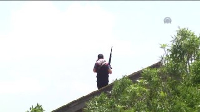 Eli Silahlı Şüpheli Polislere Direndi