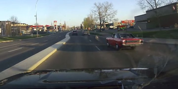 Muscle Car Loses Rear Axles Showing Off