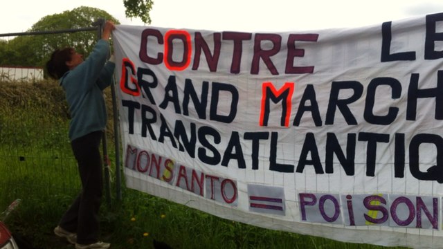 Près de 900 manifestants contre Monsanto