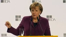 Empfangsbereit Angela Merkel und das Handy