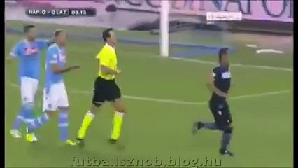 لاعب مشهور يطلب من الحكم إلغاء هدفه  رفعت أخلاق الرياضة