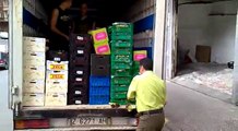 Descarga verduras y frutas. a.u.p.o.