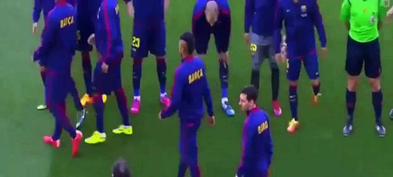 جماهير برشلونة تودع تشافي