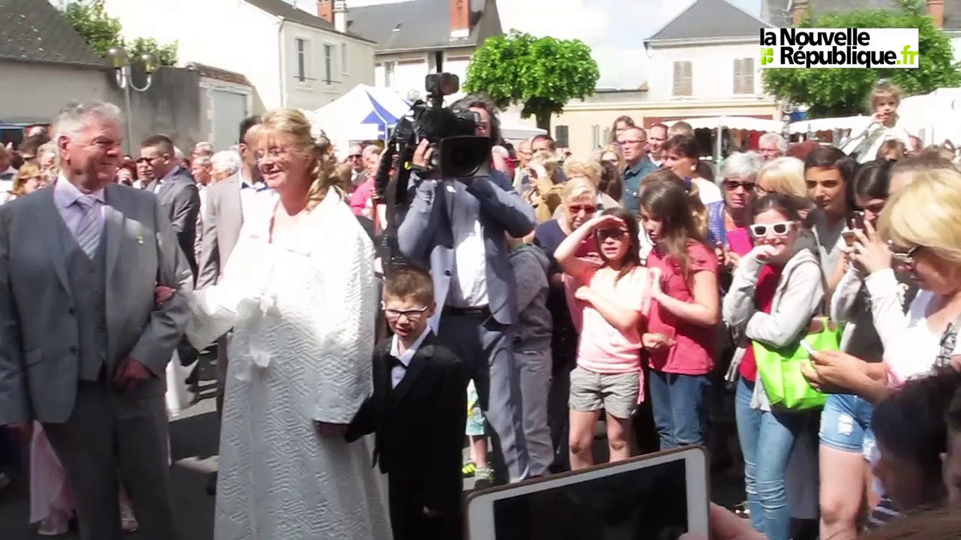Video L Amour Est Dans Le Pre Veronique Et Thierry Se Sont Dit Oui Video Dailymotion