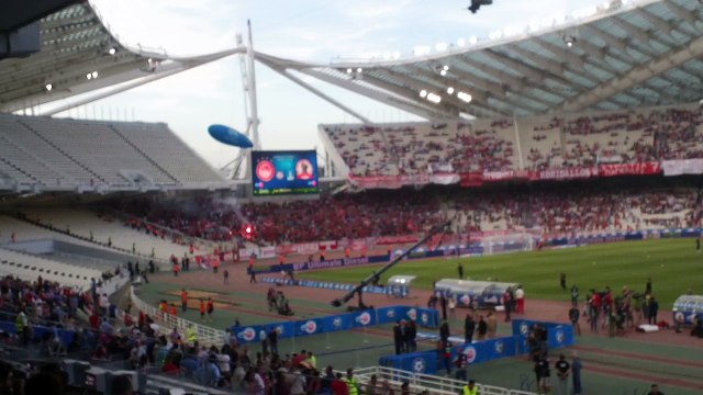 Συνθήματα των φιλάθλων του Ολυμπιακού