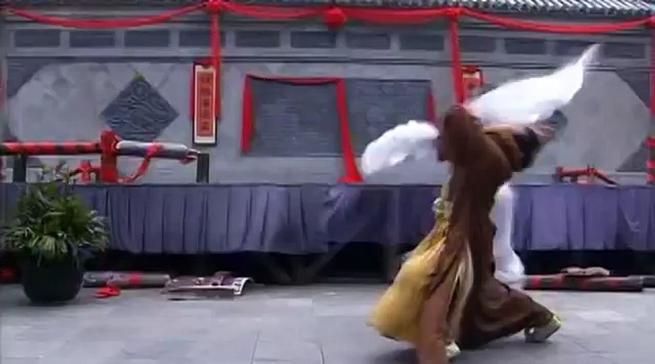 Xiaolongnü Fights Jin Lun, from Return of the Condor Heroes 2006 ep11, Crystal Liu Yifei, 刘亦菲