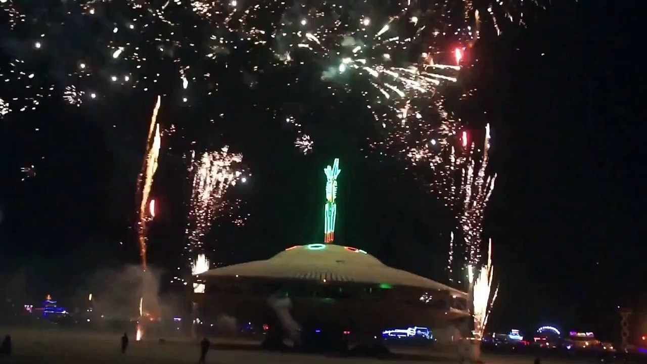 Burning Man 2013 - The Man - Burning. Watch the man burn live. Cargo Cult 2013