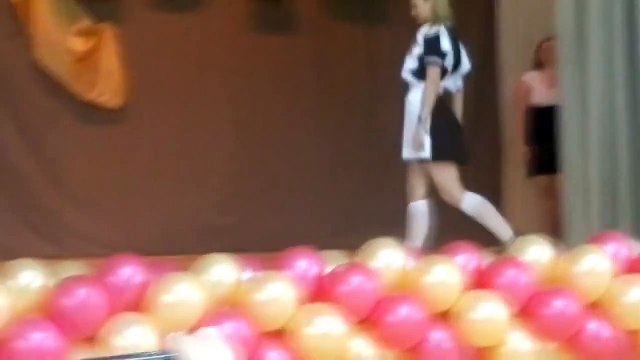 Откровенный танец на выпускном 2014