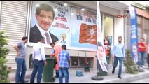 Küçükçekmece'de AK Parti Seçim İrtibat Bürosuna Taşlı Saldırı