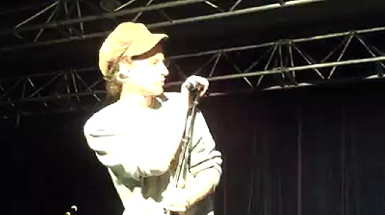 Extrait " Musicien des Rue "  Valentin Marceau - Show case Marie Antoinette Espace Culturel E.Leclert Niort 06/05/2015