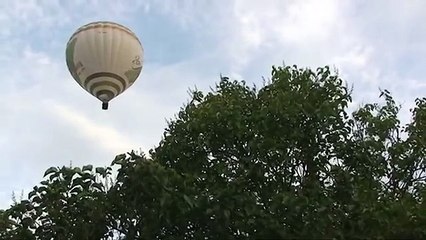 Ballon keine 100m hoch direkt in der Einflugschneise des Flughafen Hamburg / Sa. 01.08.2009