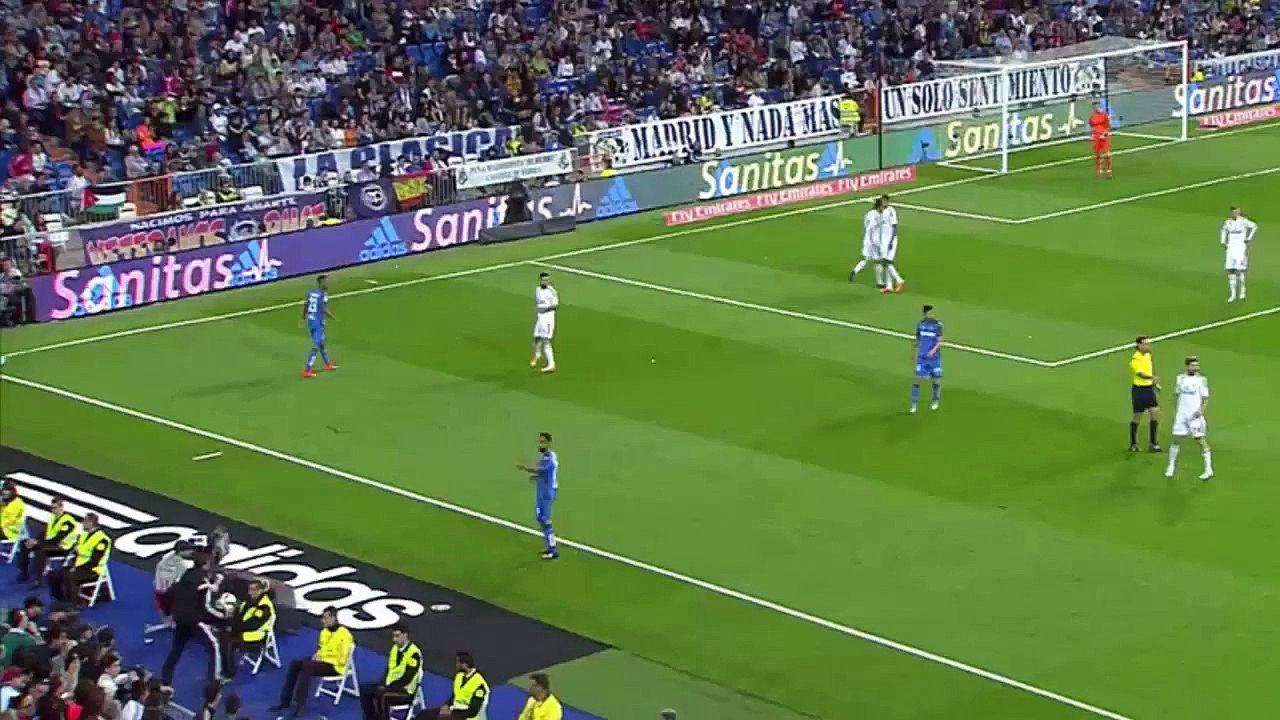 Martin Odegaard debut with Real Madrid replacin...