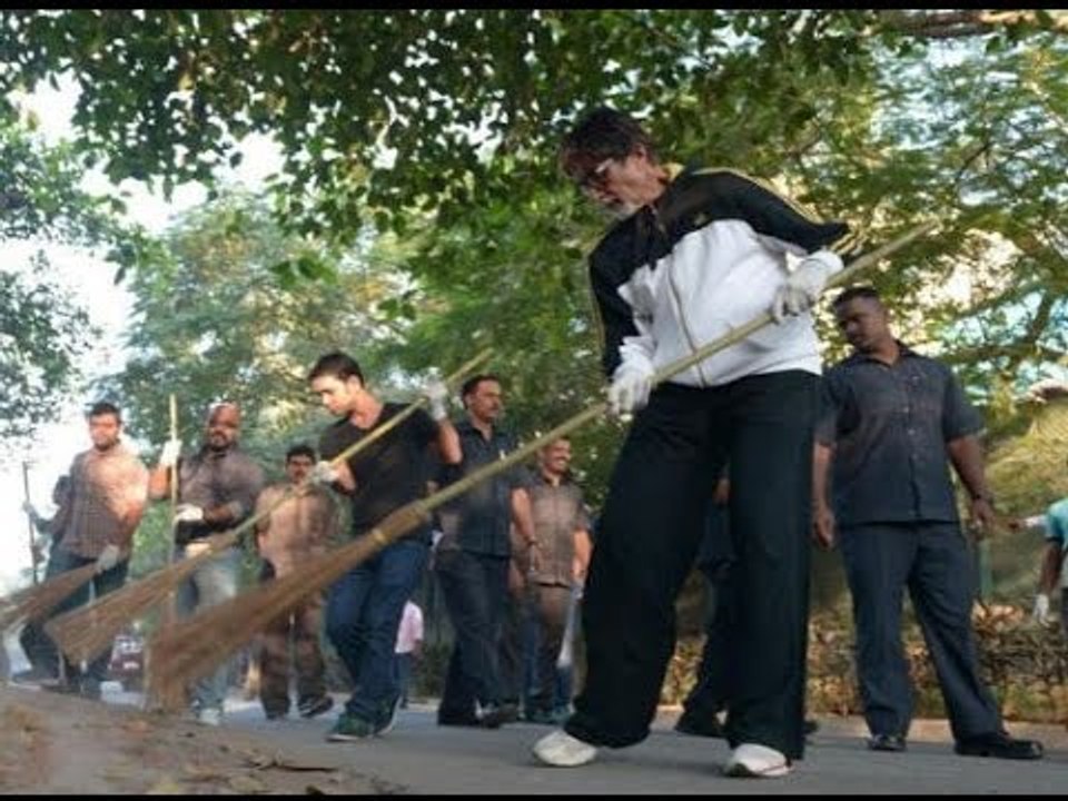 Big B Joins PM Modi's 'Swachh Bharat' Campaign - BT