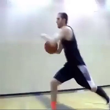 Ce mec est un Pro du Basket ! Regardez ce qu'il Fait