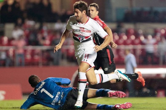 São Paulo goleia o Joinville no Morumbi
