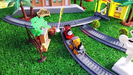 Minis of Thomas and Friends from a Giant Golden Egg Blind Box Opening