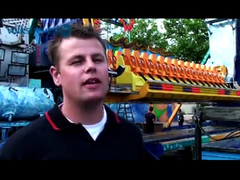 Aufbau: Wie der Top-Spin auf den Kirmes-Platz kommt